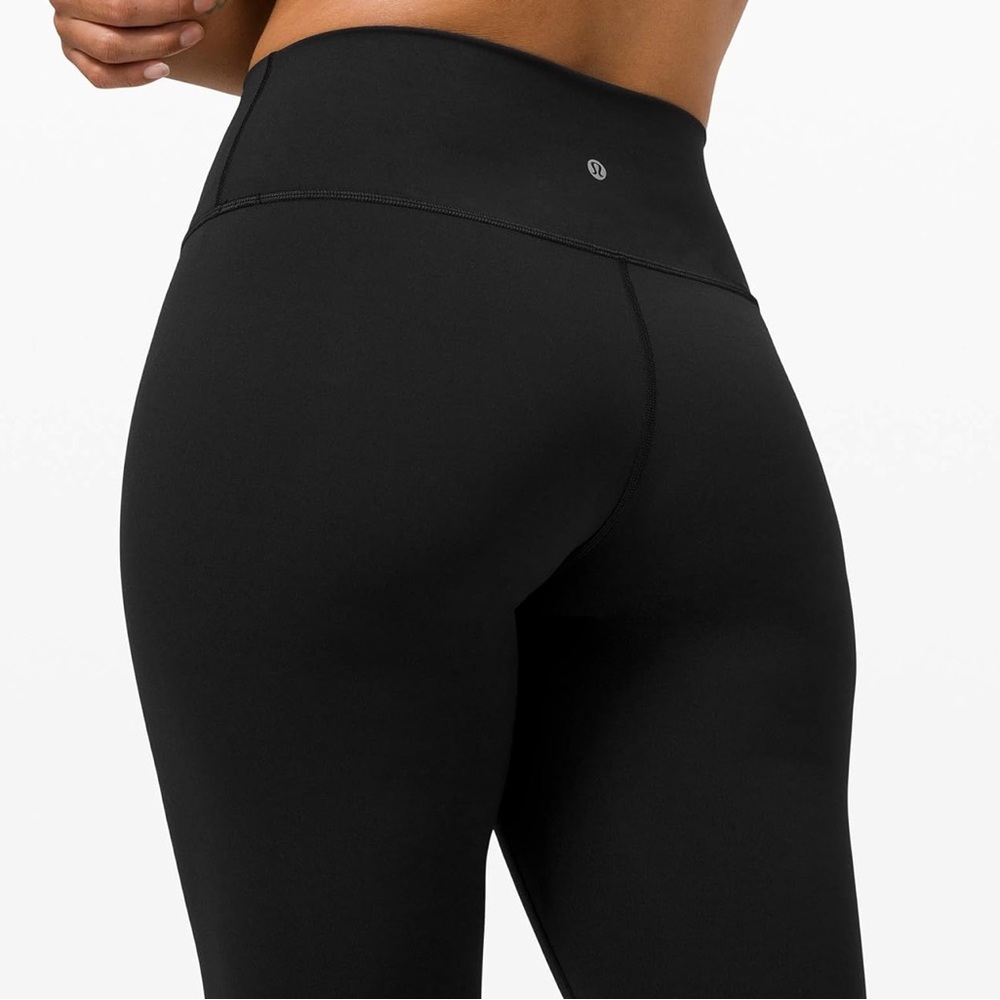 Black lululemon wunder under